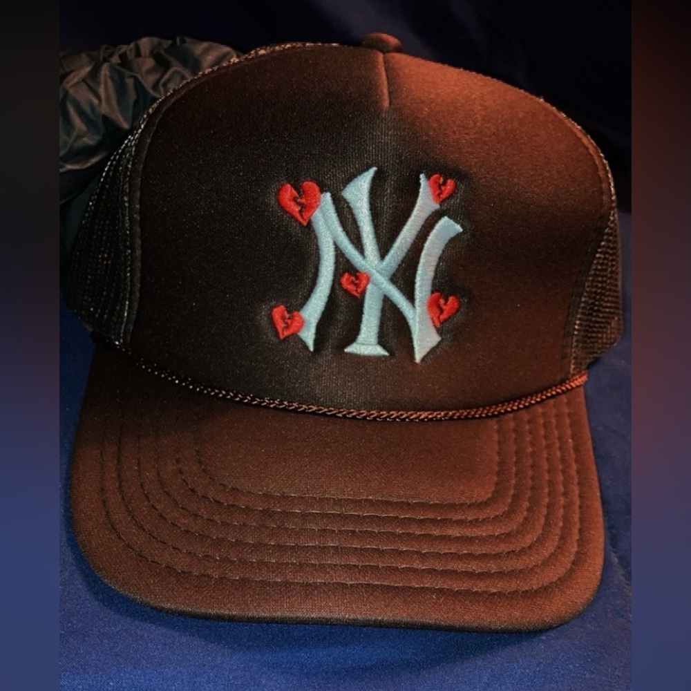 SOLD ‼️ NY Yankees Trucker ‘MOCHA BROWN’ CDG/MLB/NBA/New Era snapback hat (1)